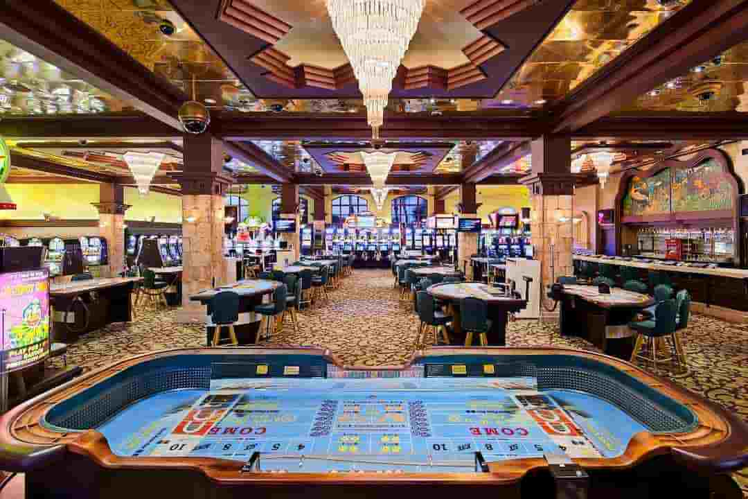 Pailin Flamingo Casino có nhiều bàn game để khách lựa chọn 