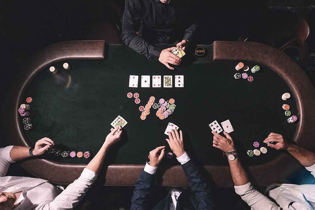 Poker có luật chơi cực kỳ đơn giản